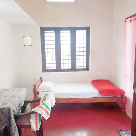 Thachattu Homestay Vaikom Extérieur photo